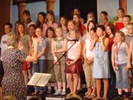 Der Unterstufenchor unter der Leitung von Frau Achs